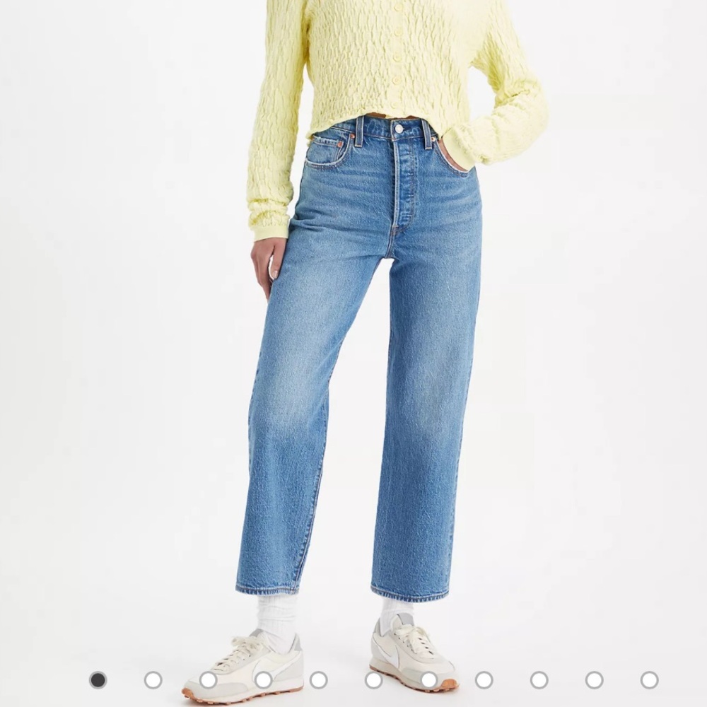 Levi’s Ribcage Straight Dance Around - Medium Wash Size 28
